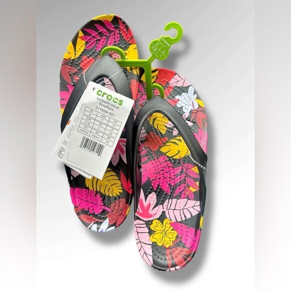 CROCS Women 7 Kadee II Black Floral Flip Flop Sandals 211699 - Picture 1 of 9